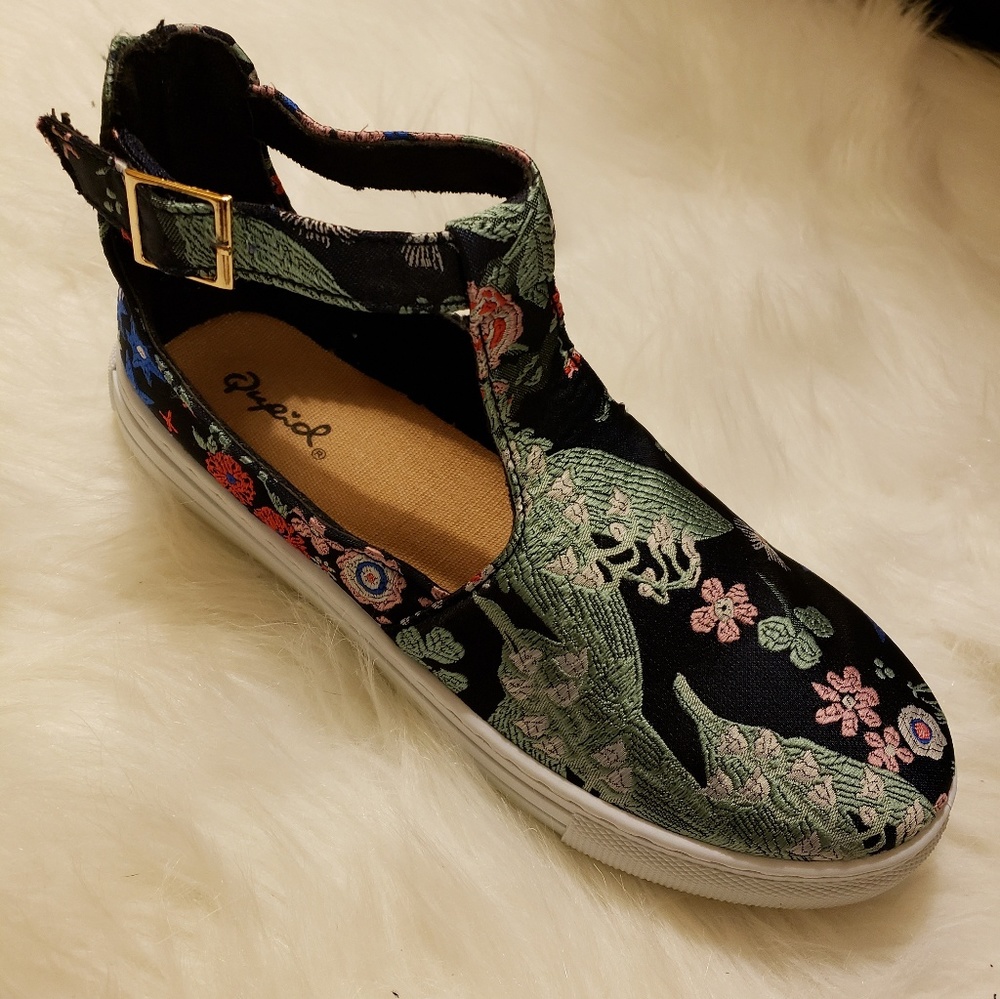 T Strap Floral Sneaker